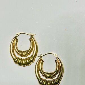 Shrimp style earrings in 14k gold.